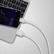 Kabel do ładowania i przesyłania danych Swissten Textile USB / USB-C 1,2 m