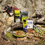 Suszona żywność Adventure Menu Penne z białka świerszczy w sosie z fasolą, szpinakiem i oliwkami