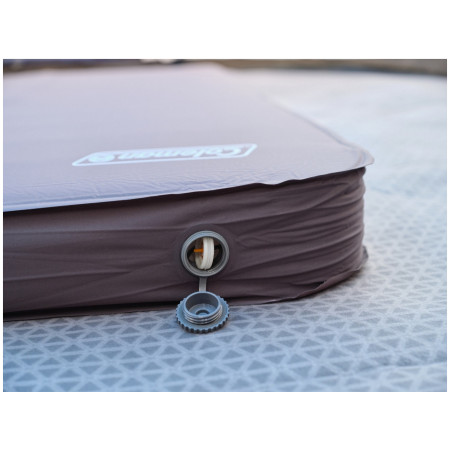 Samopompująca się karimata Coleman Supercomfort 7.5 double