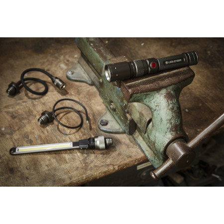 Latarka Ledlenser Workers Friend