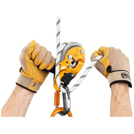 Karabinek Petzl Freino Z