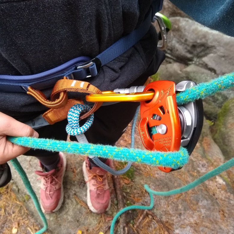 TEST: Przyrząd asekuracyjny Petzl Neox